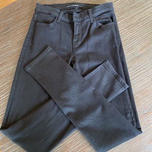 J Brand ladies denim in dark black. Size 25 with lots of stretch.